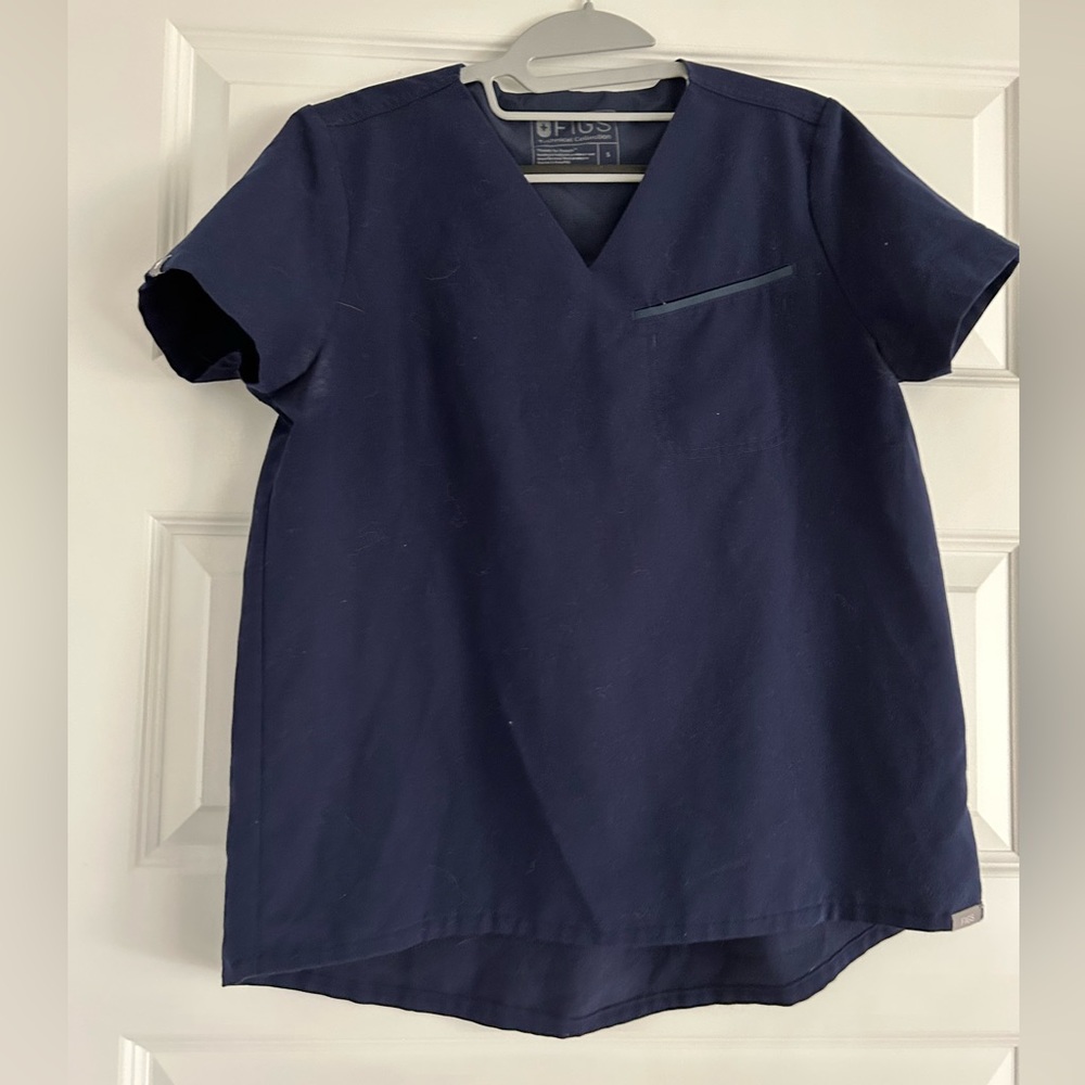 FIGS: Navy Sokone Scrub Top—Size Small